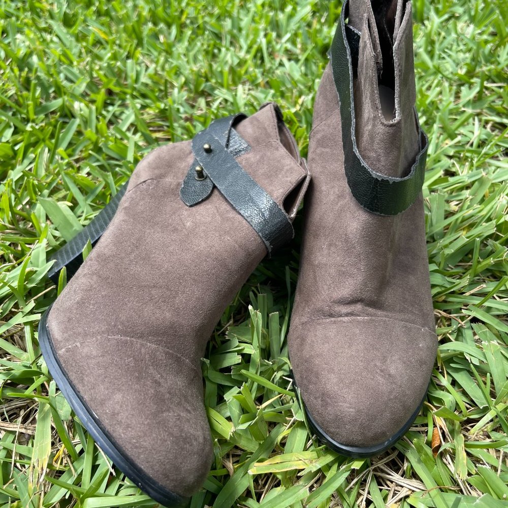 Brown booties - Picture 3 of 3